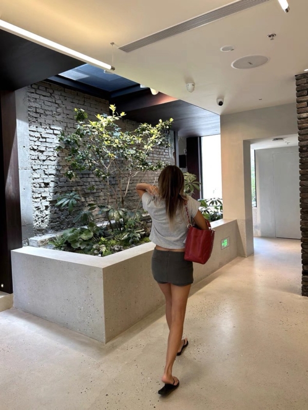 西裝布料低腰顯包臀裙褲A字短裙