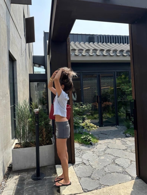 西裝布料低腰顯包臀裙褲A字短裙