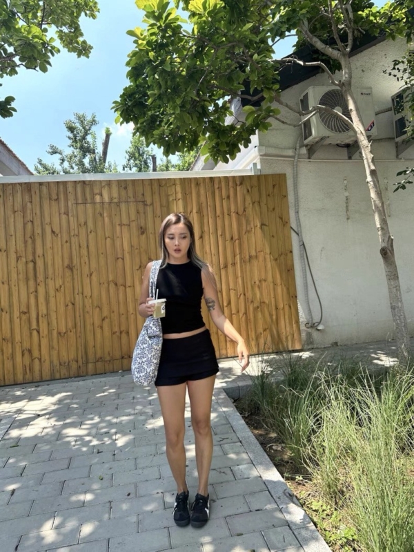 西裝布料低腰顯包臀裙褲A字短裙