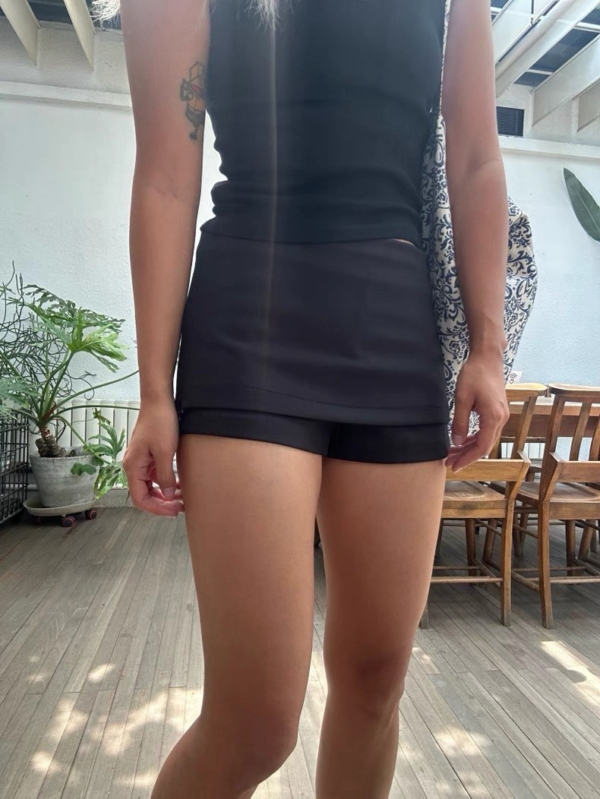 西裝布料低腰顯包臀裙褲A字短裙