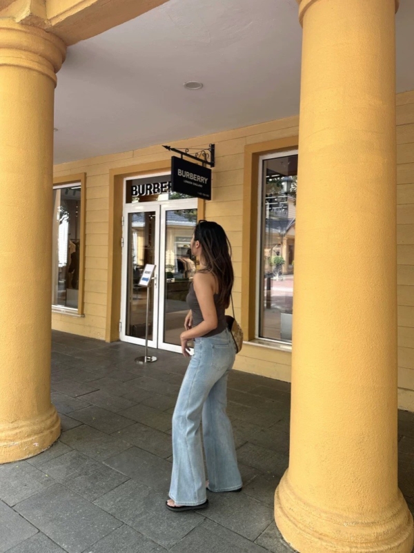 四季款四面彈性高腰微喇顯瘦牛仔褲