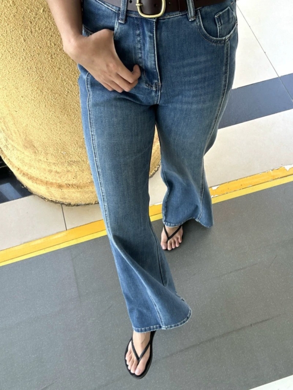 四季款四面彈性高腰微喇顯瘦牛仔褲