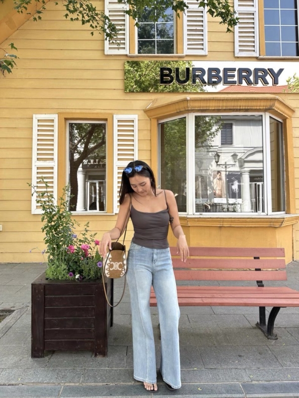 四季款四面彈性高腰微喇顯瘦牛仔褲