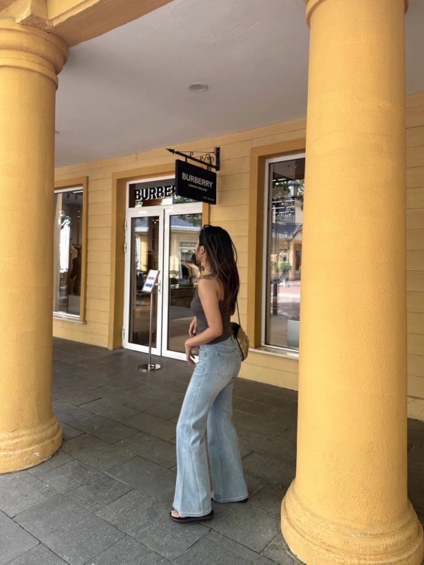 四季款四面彈性高腰微喇顯瘦牛仔褲