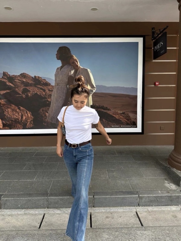 四季款四面彈性高腰微喇顯瘦牛仔褲