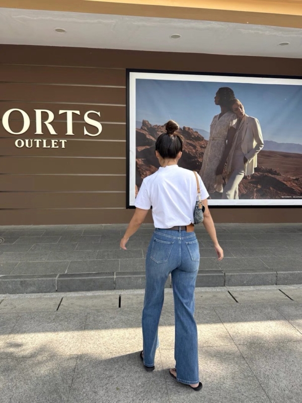 四季款四面彈性高腰微喇顯瘦牛仔褲