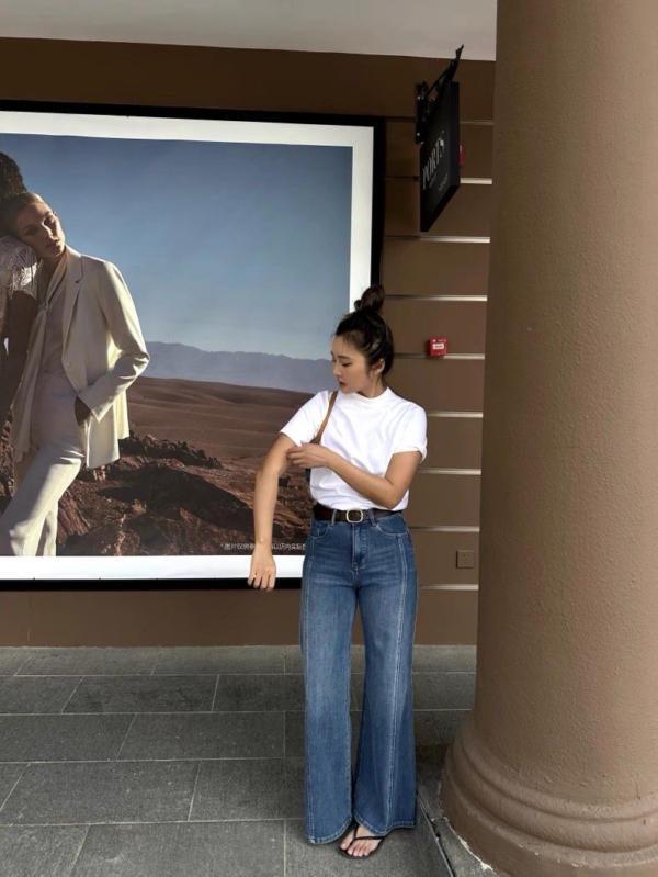 四季款四面彈性高腰微喇顯瘦牛仔褲