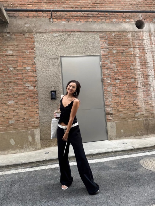 蕾絲性花邊緞面刺繡修身吊帶背心