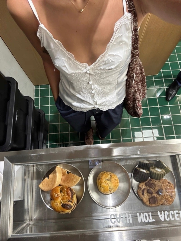 蕾絲性花邊緞面刺繡修身吊帶背心