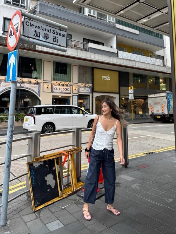 蕾絲性花邊緞面刺繡修身吊帶背心