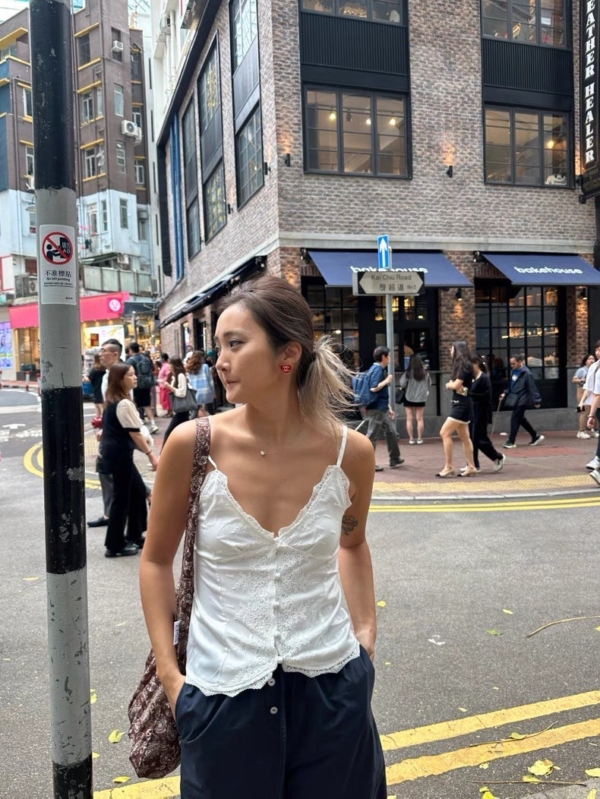 蕾絲性花邊緞面刺繡修身吊帶背心