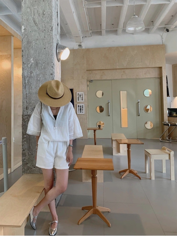 亞麻鏤空蕾絲V領A型五分袖上衣