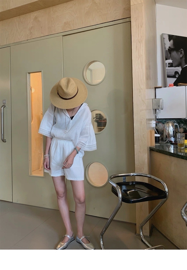 亞麻鏤空蕾絲V領A型五分袖上衣