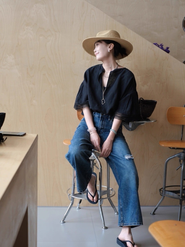 亞麻鏤空蕾絲V領A型五分袖上衣