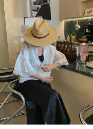 亞麻鏤空蕾絲V領A型五分袖上衣