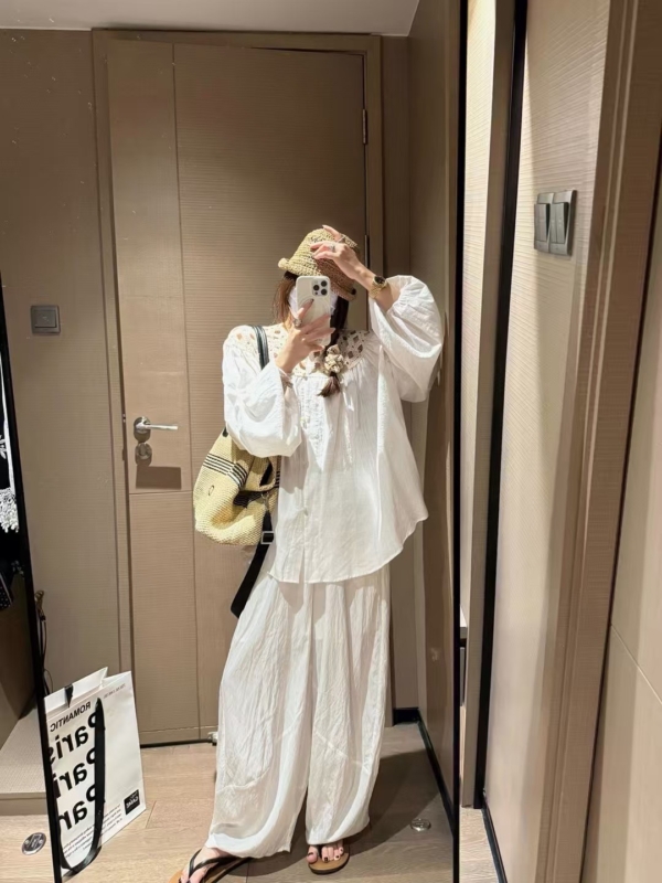 100%棉鏤空燈籠袖襯衫