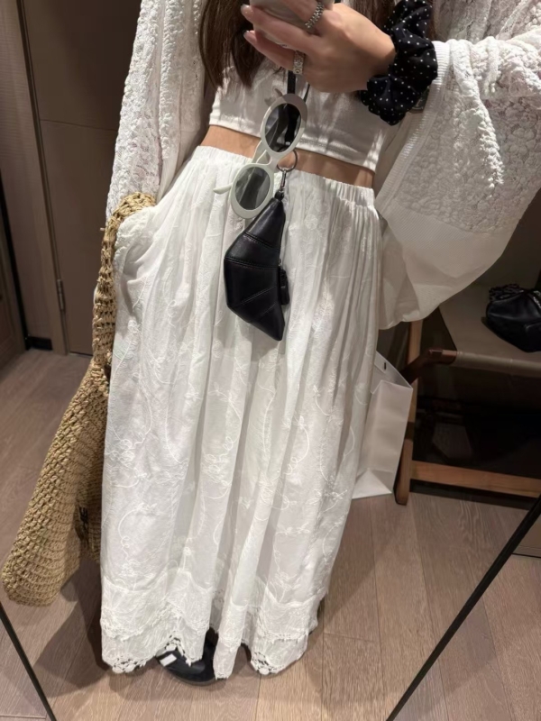 鬆緊腰繡花勾花長裙