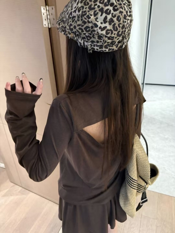 萊賽爾露背長袖短裙套裝