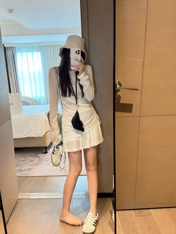 萊賽爾露背長袖短裙套裝