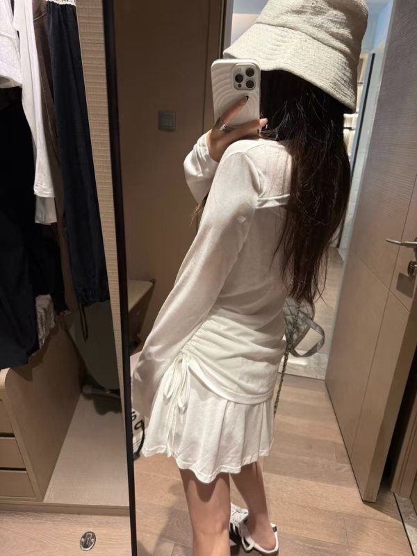 萊賽爾露背長袖短裙套裝