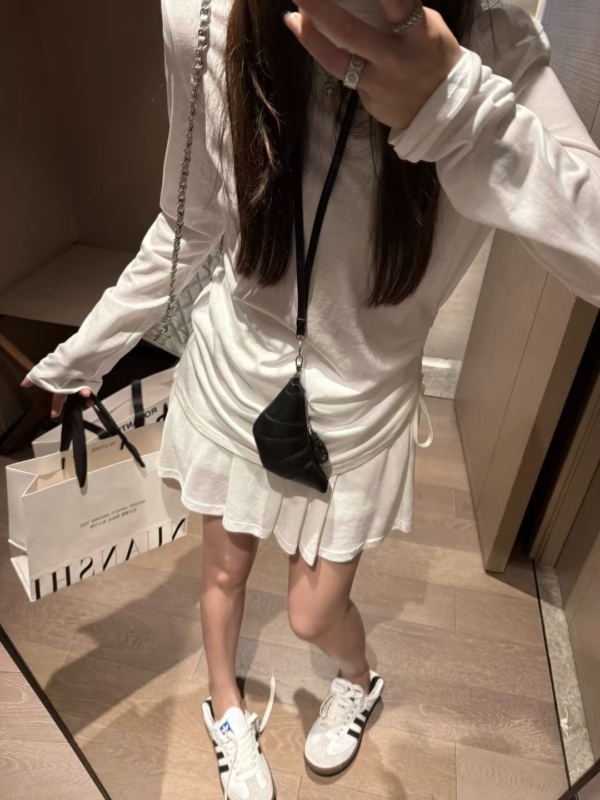 萊賽爾露背長袖短裙套裝