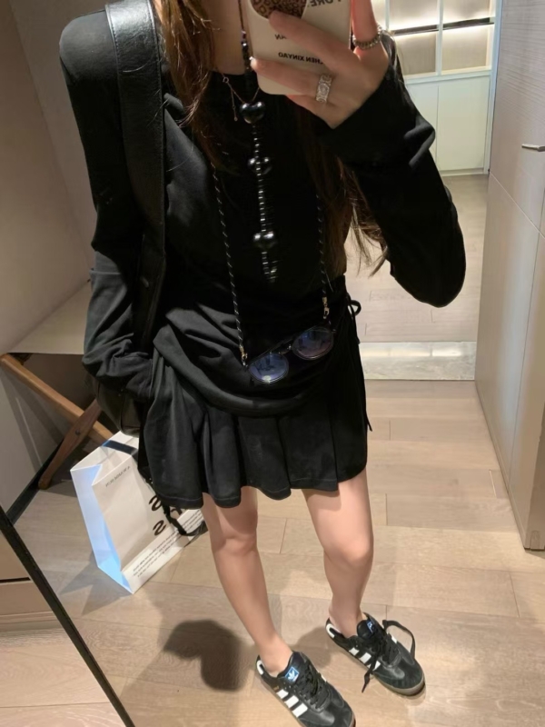 萊賽爾露背長袖短裙套裝