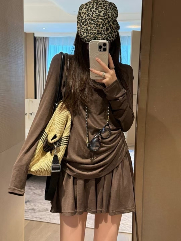 萊賽爾露背長袖短裙套裝