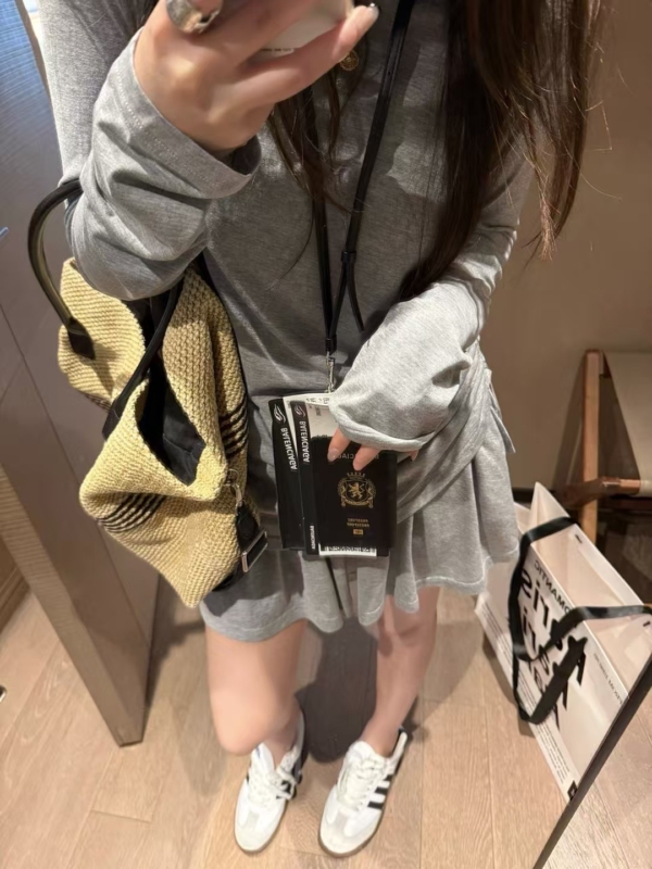 萊賽爾露背長袖短裙套裝