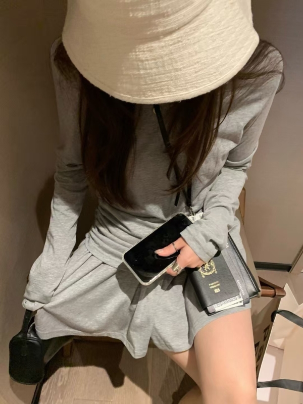 萊賽爾露背長袖短裙套裝