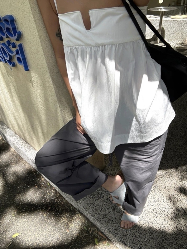 法式平口小u字A字吊帶背心