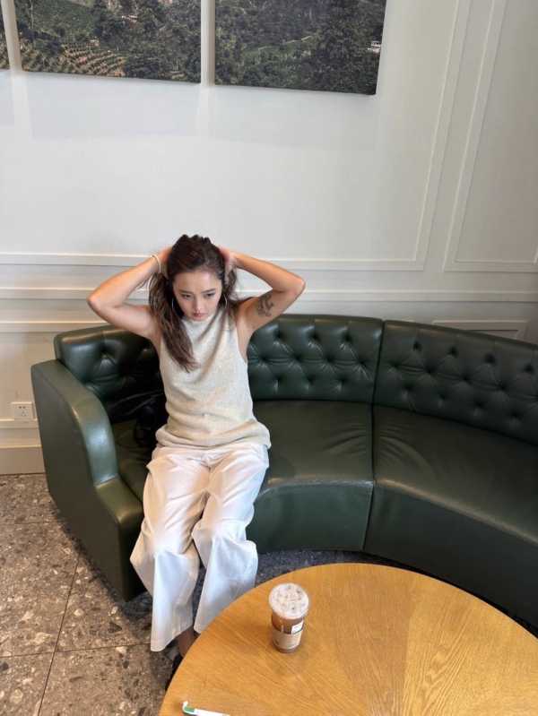 顆粒感無袖亞麻圓領背心針織