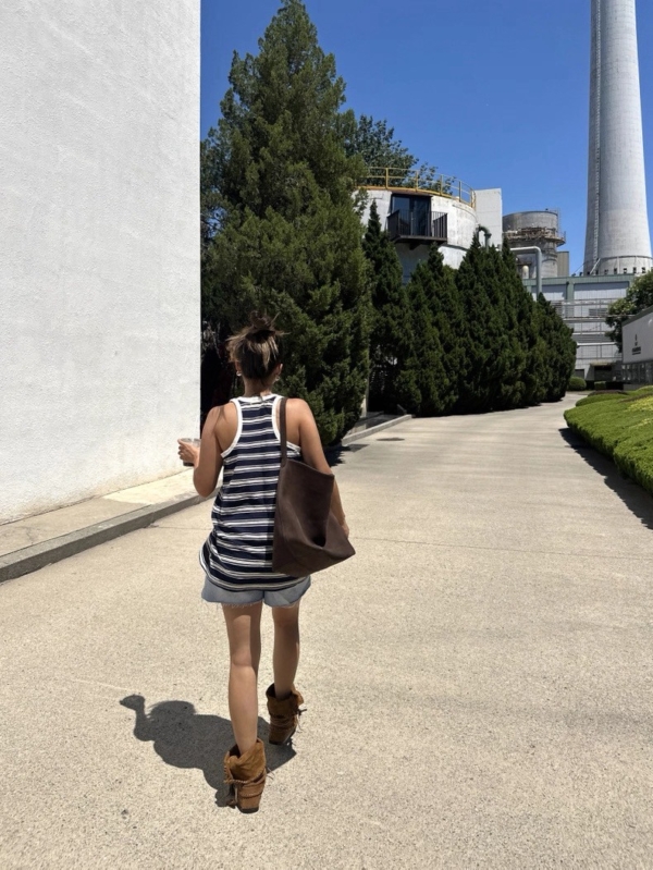 正韓浮雕條紋寬鬆背心