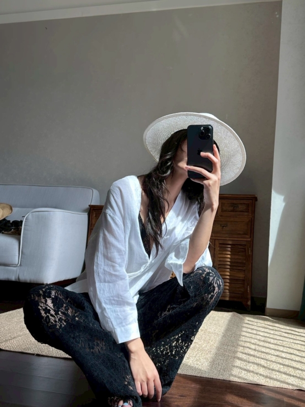 LINE_ALBUM_蕾絲復古編織長褲_250710_11 超重工鏤空絲絨蕾絲刺繡編織直筒褲