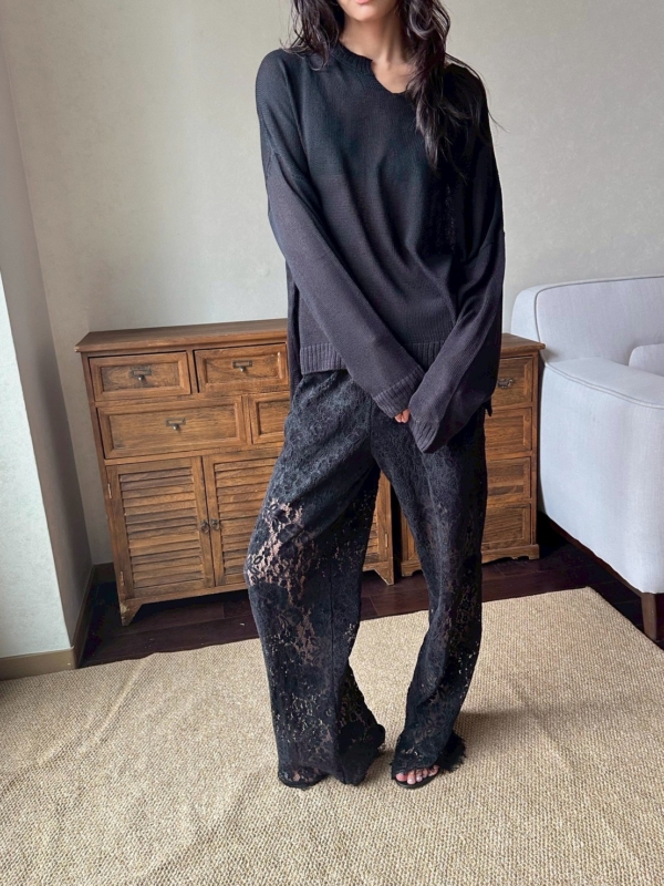 LINE_ALBUM_蕾絲復古編織長褲_250710_12 超重工鏤空絲絨蕾絲刺繡編織直筒褲