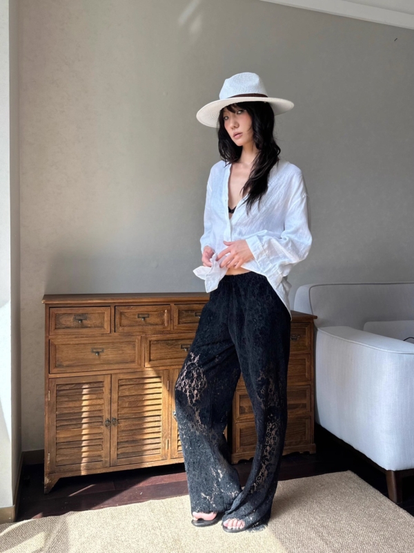 LINE_ALBUM_蕾絲復古編織長褲_250710_6 超重工鏤空絲絨蕾絲刺繡編織直筒褲