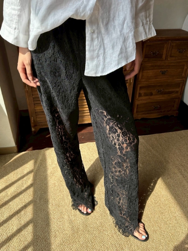 LINE_ALBUM_蕾絲復古編織長褲_250710_8 超重工鏤空絲絨蕾絲刺繡編織直筒褲