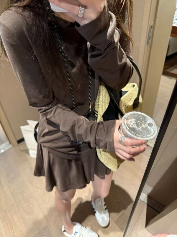 萊賽爾露背長袖短裙套裝