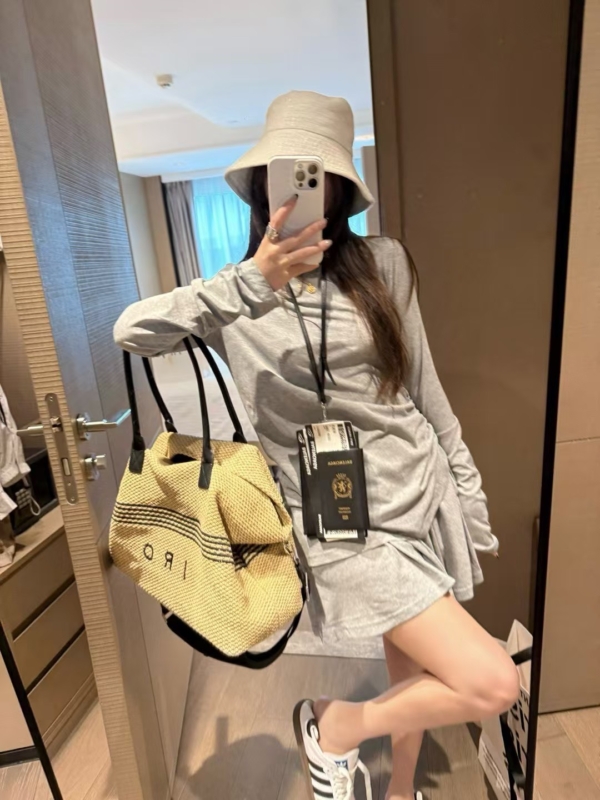 萊賽爾露背長袖短裙套裝