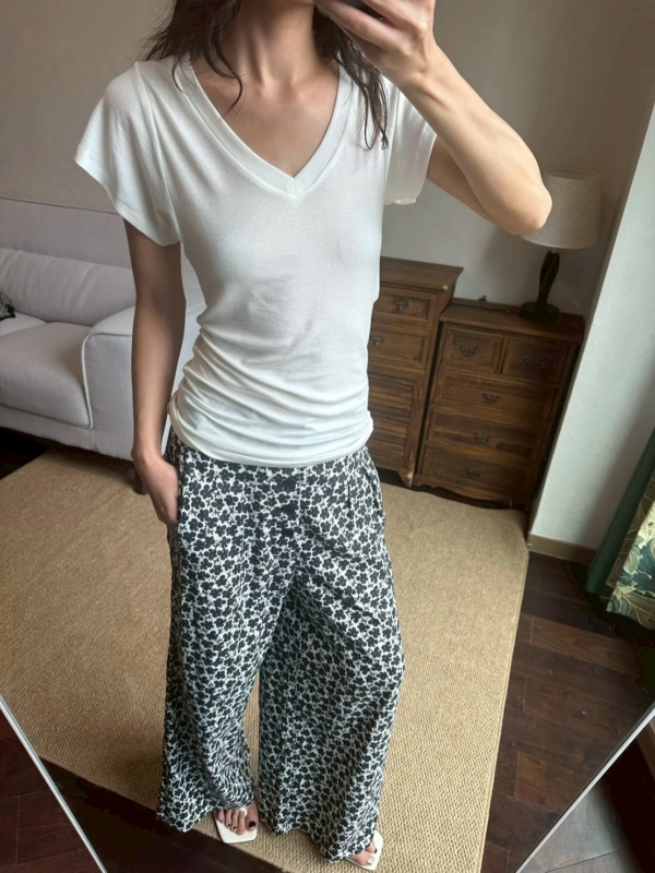 堆疊中長天絲毛衣典基本款v領t恤