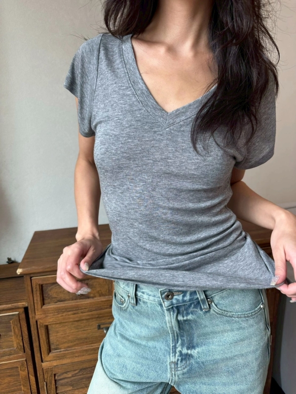 堆疊中長天絲毛衣典基本款v領t恤