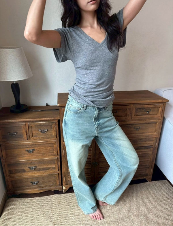 堆疊中長天絲毛衣典基本款v領t恤