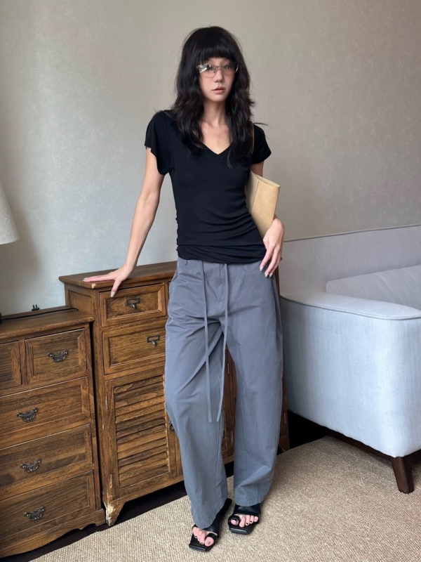 堆疊中長天絲毛衣典基本款v領t恤