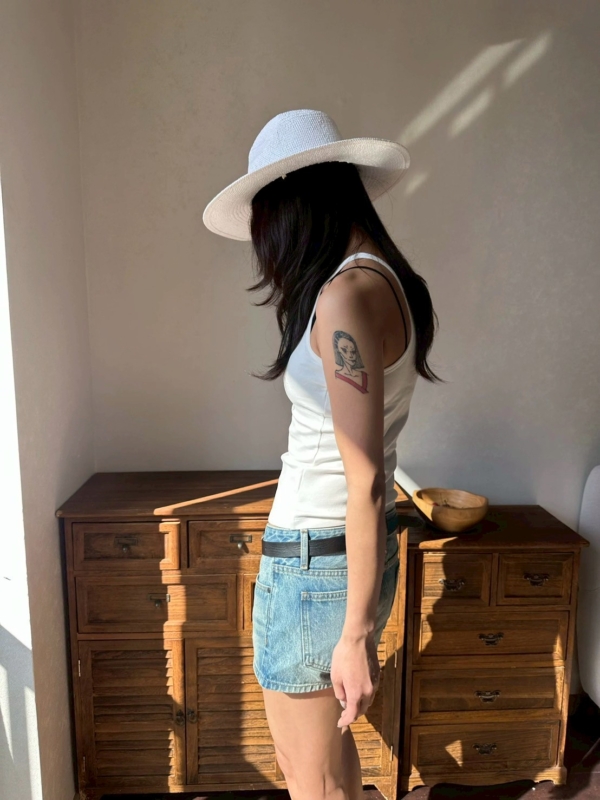 LINE_ALBUM_百搭低腰牛仔褲_250813_7 經典低腰全棉復古直筒洗水百搭牛仔短褲