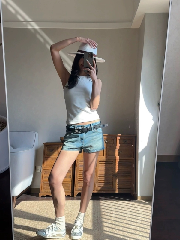 LINE_ALBUM_百搭低腰牛仔褲_250813_8 經典低腰全棉復古直筒洗水百搭牛仔短褲