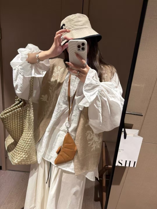 秋款法式燈籠袖盤繡襯衫