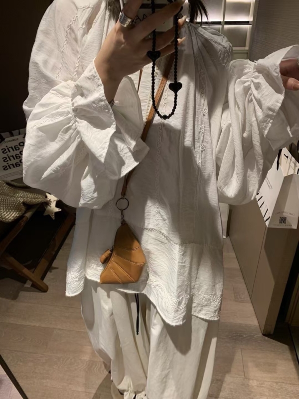 秋款法式燈籠袖盤繡襯衫