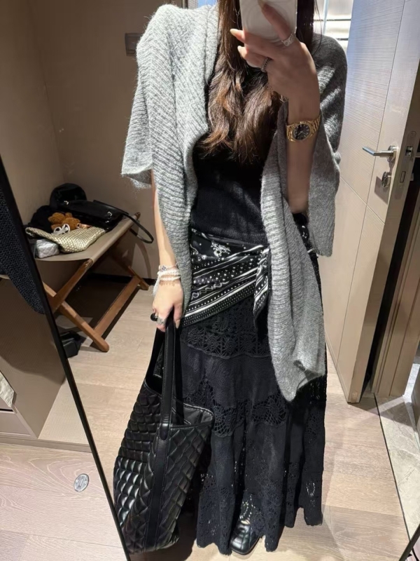 鬆緊腰勾花半身A字廓形長裙