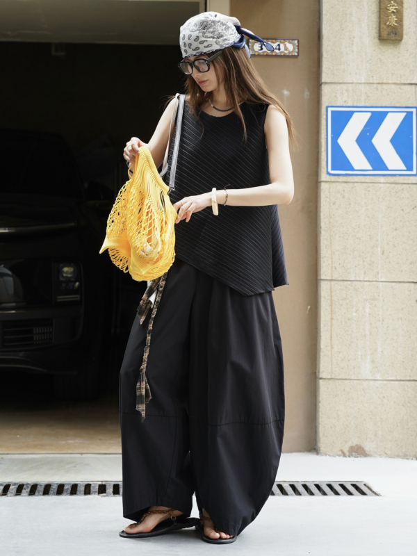 簡約不規則圓領無袖背心彈性褶皺乾爽透氣上衣