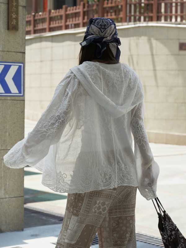 連帽蕾絲提花防曬襯衫輕盈透氣上衣