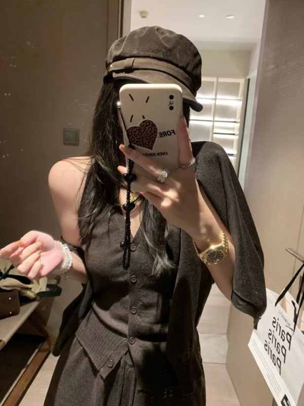 羊毛掛脖背心中褲開衫三件套裝